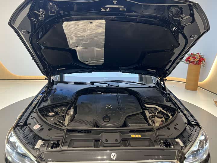 Фото 16 - Mercedes-Benz S-Class