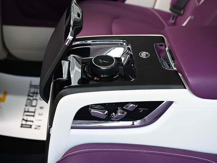 Фото 14 - Rolls-Royce Cullinan