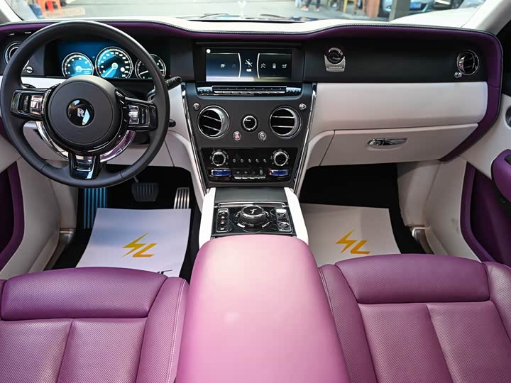 Фото 21 - Rolls-Royce Cullinan