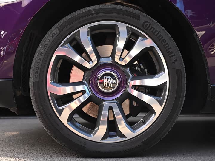 Фото 27 - Rolls-Royce Cullinan