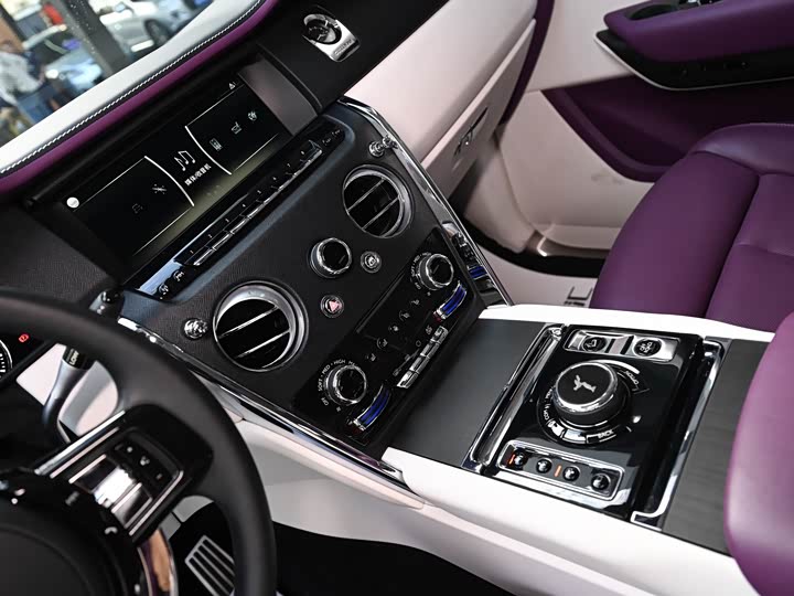 Фото 8 - Rolls-Royce Cullinan