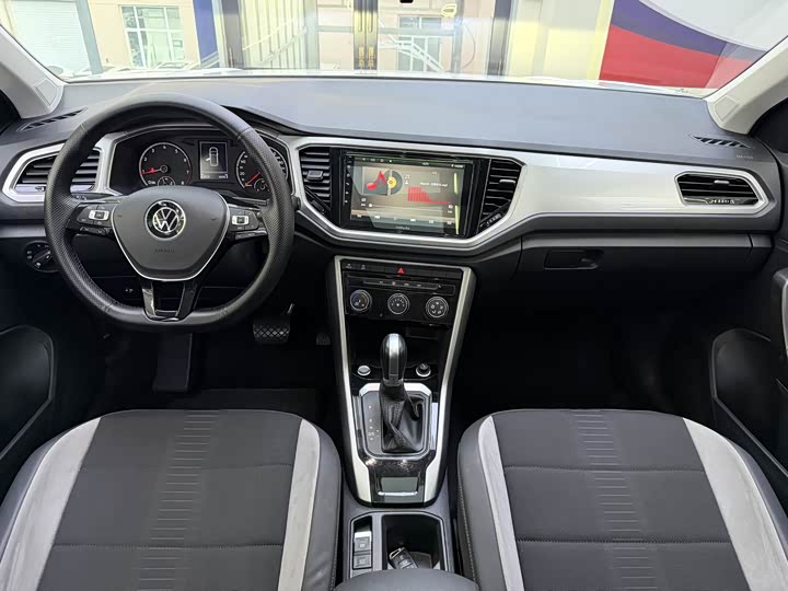 Фото 5 - Volkswagen T-Roc