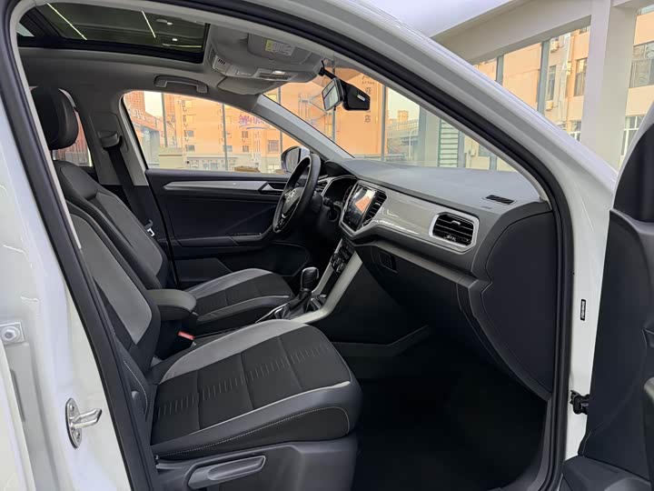 Фото 6 - Volkswagen T-Roc