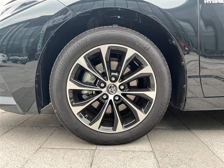 Фото 21 - Toyota Avalon