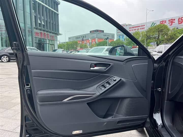 Фото 22 - Toyota Avalon