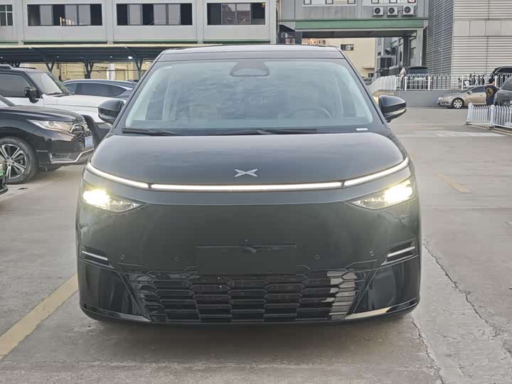 Фото 2 - XPeng X9