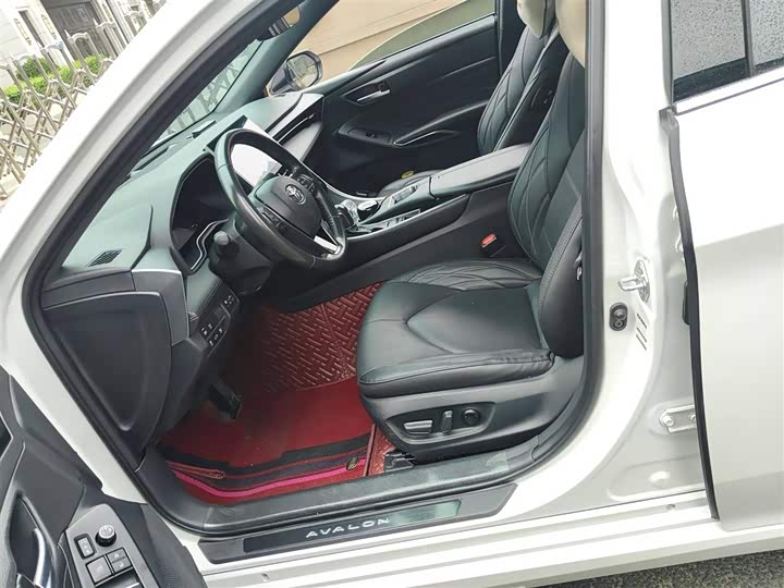 Фото 8 - Toyota Avalon