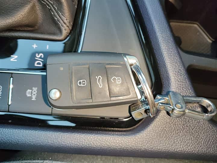 Фото 9 - Volkswagen Tharu