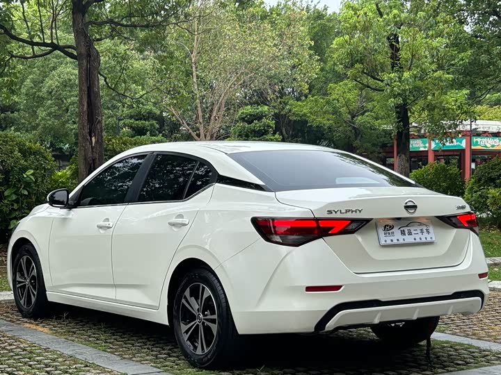 Фото 10 - Nissan Sylphy