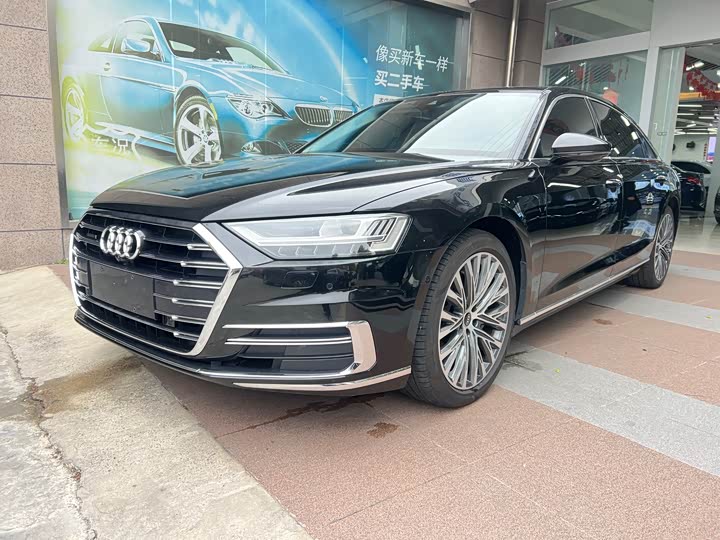 Фото 1 - Audi A8