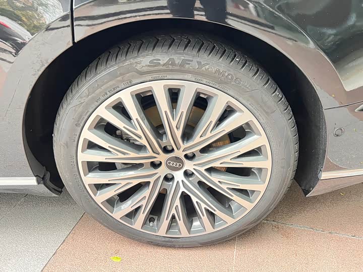 Фото 13 - Audi A8