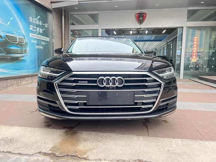 Фото 2 - Audi A8