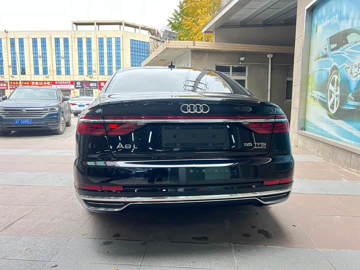 Фото 3 - Audi A8