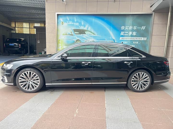 Фото 5 - Audi A8