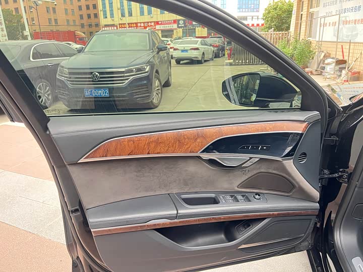 Фото 6 - Audi A8