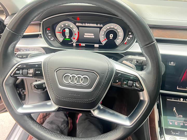 Фото 7 - Audi A8