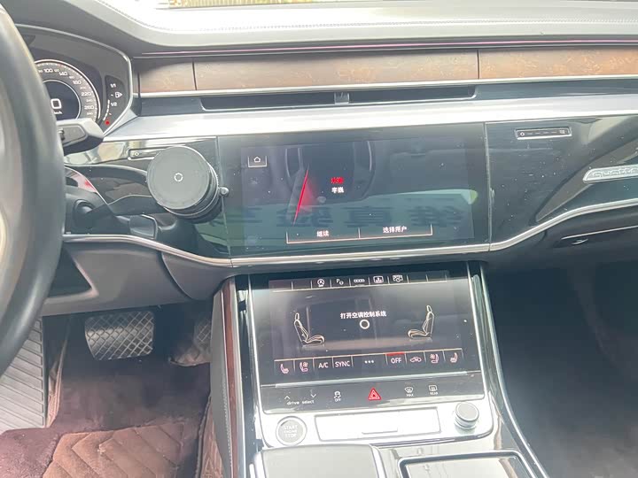Фото 9 - Audi A8
