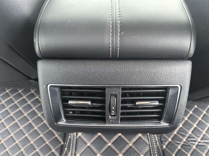 Фото 14 - Nissan Teana