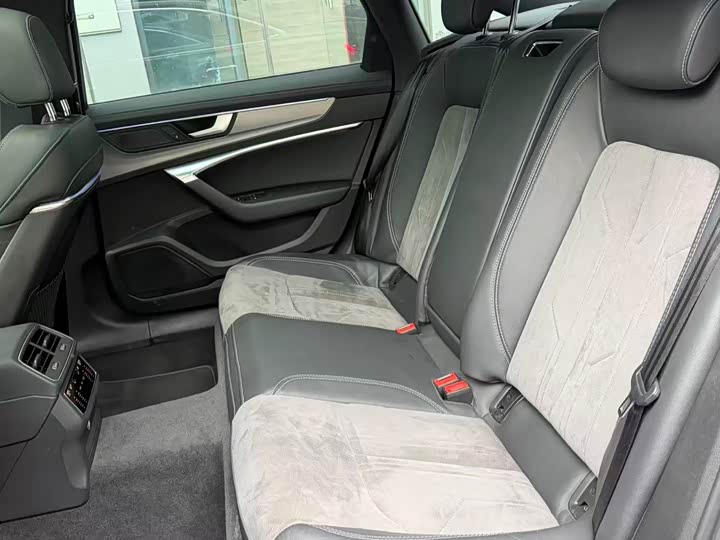 Фото 10 - Audi A6L Hybrid