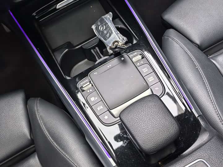 Фото 10 - Mercedes-Benz GLB-Class