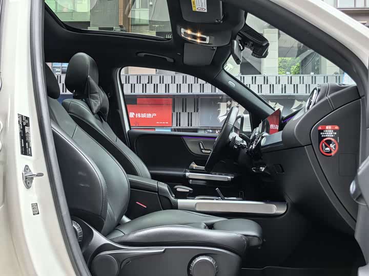 Фото 12 - Mercedes-Benz GLB-Class