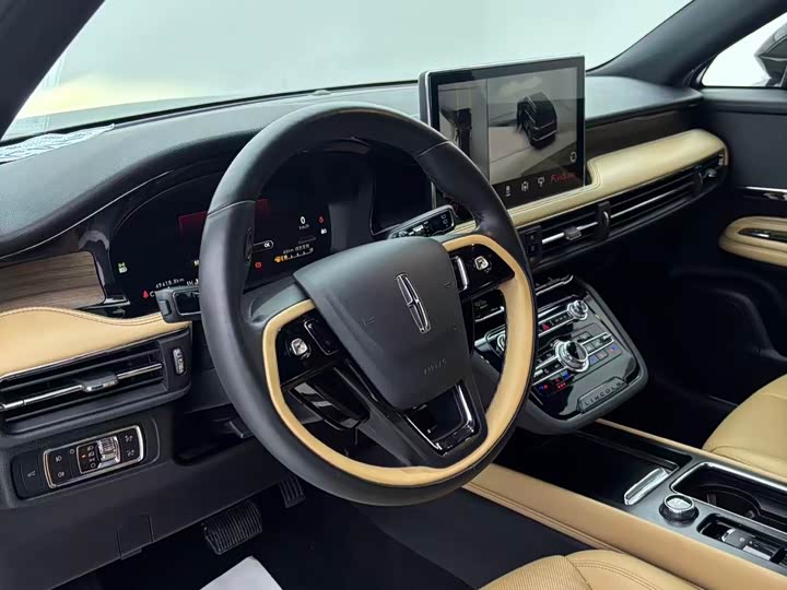 Фото 13 - Lincoln Corsair