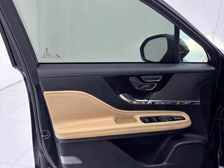 Фото 14 - Lincoln Corsair