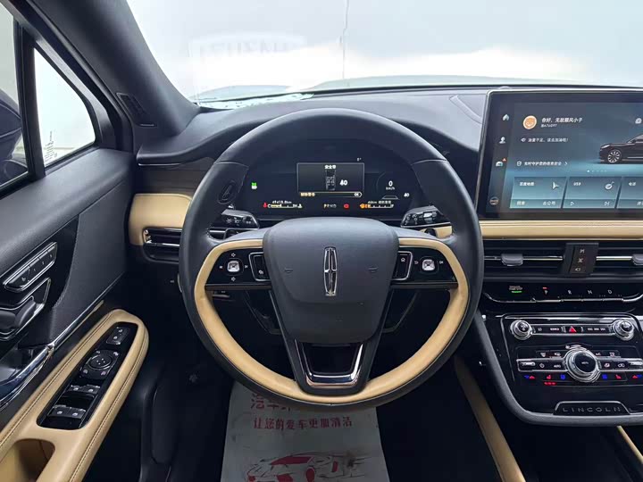 Фото 15 - Lincoln Corsair