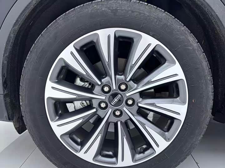 Фото 16 - Lincoln Corsair