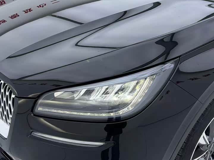 Фото 18 - Lincoln Corsair