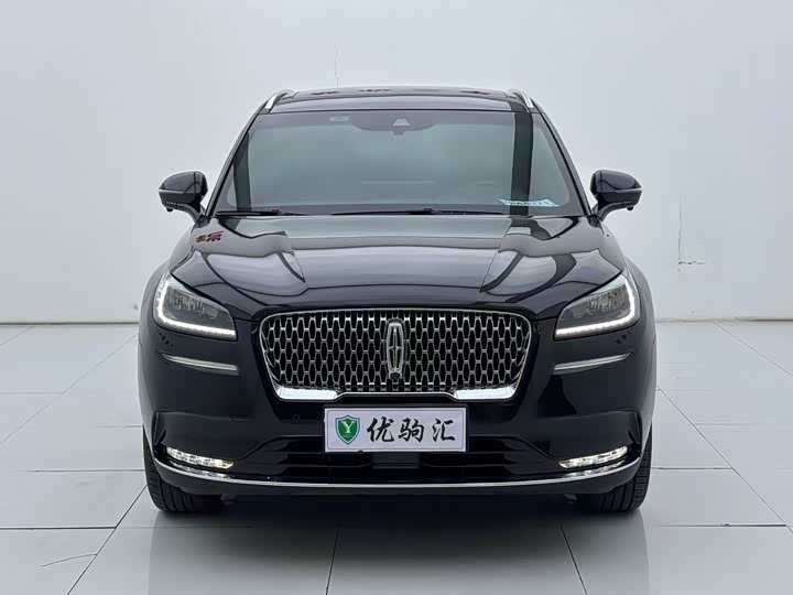 Фото 3 - Lincoln Corsair