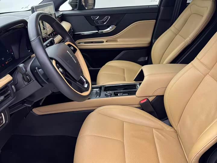 Фото 8 - Lincoln Corsair