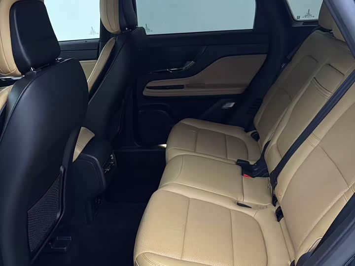 Фото 9 - Lincoln Corsair