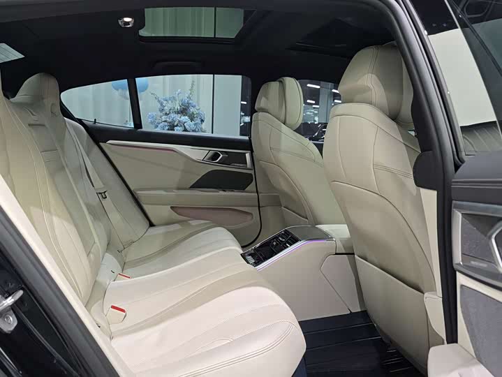 Фото 11 - BMW 8 Series