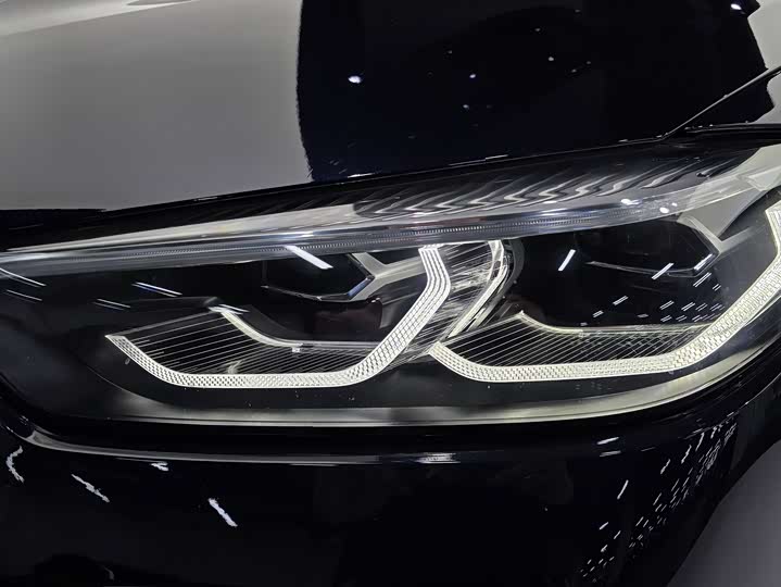 Фото 16 - BMW 8 Series