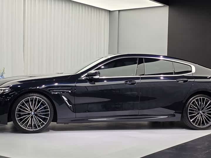 Фото 3 - BMW 8 Series
