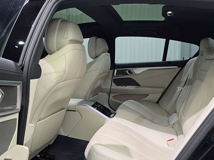 Фото 7 - BMW 8 Series