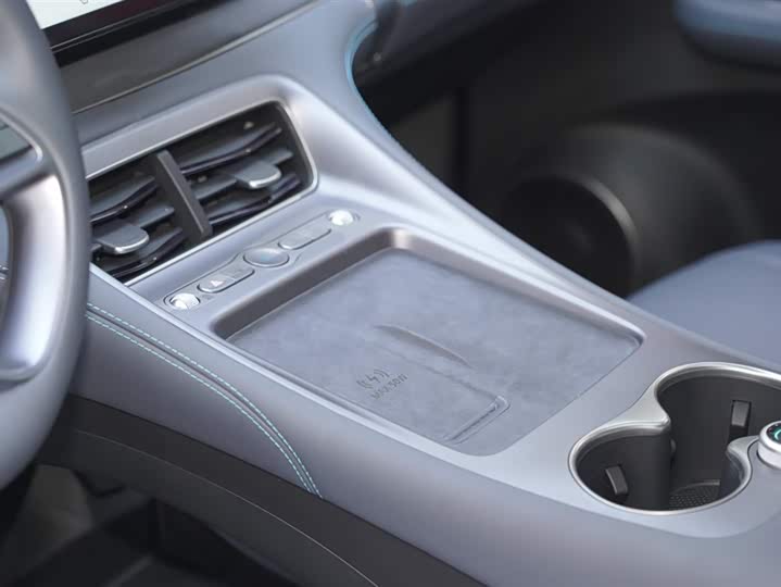 Фото 13 - BYD Sea Lion 07 DM-i Hybrid