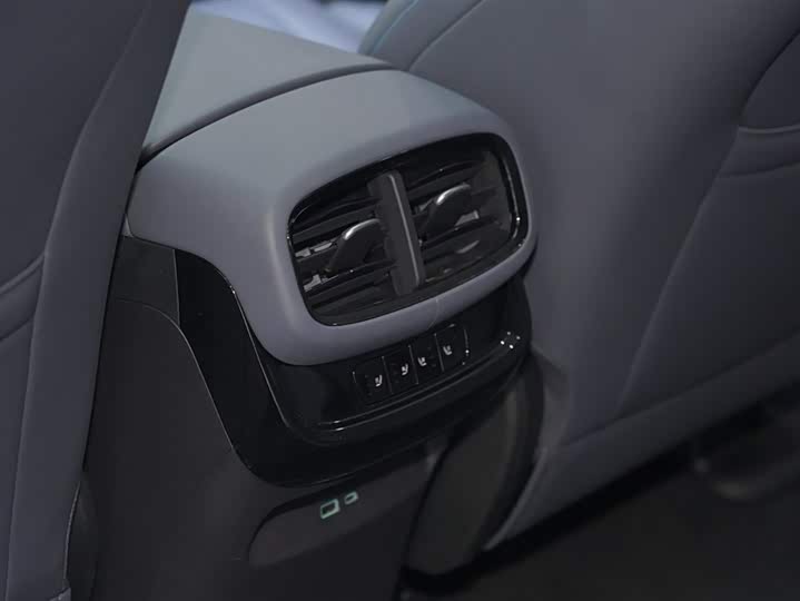 Фото 16 - BYD Sea Lion 07 DM-i Hybrid