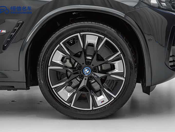 Фото 11 - BMW iX3