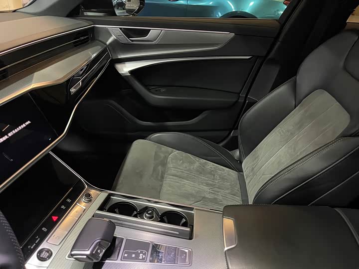 Фото 10 - Audi A6L