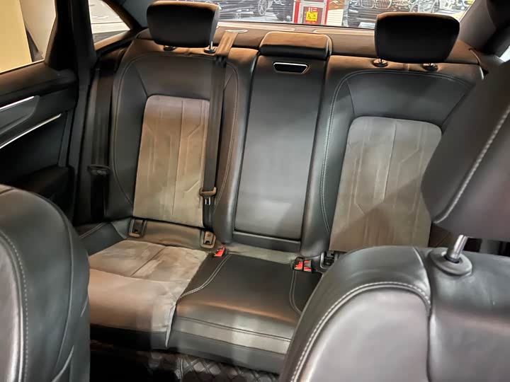 Фото 12 - Audi A6L