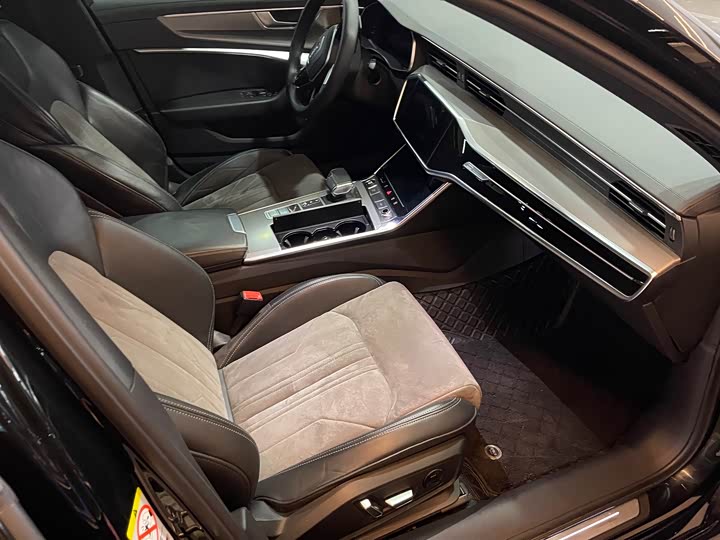 Фото 13 - Audi A6L