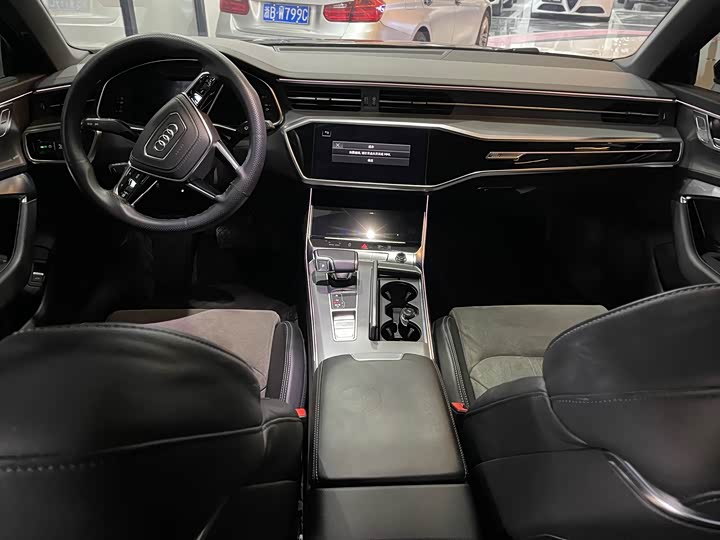 Фото 14 - Audi A6L