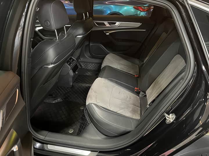 Фото 16 - Audi A6L