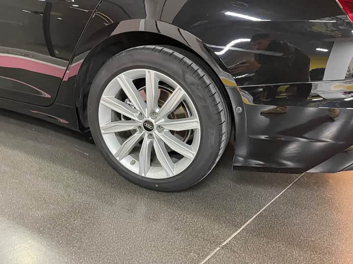 Фото 17 - Audi A6L