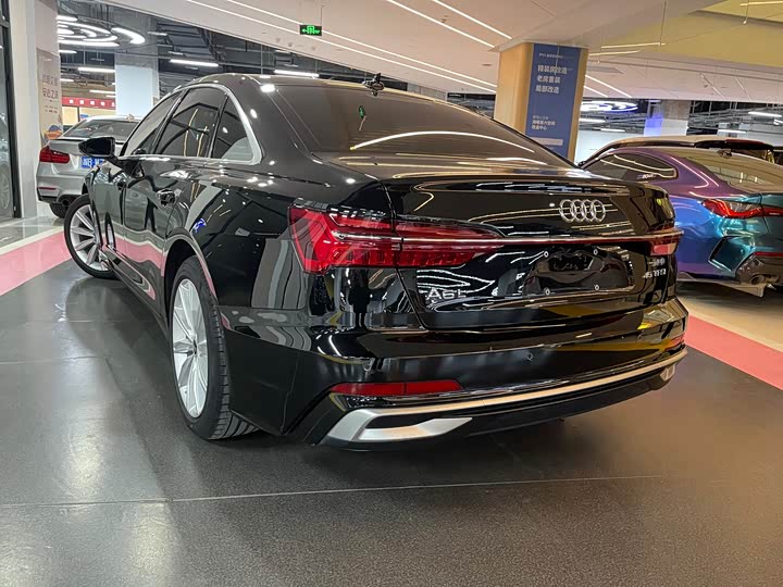 Фото 18 - Audi A6L