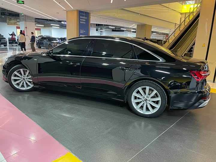 Фото 21 - Audi A6L