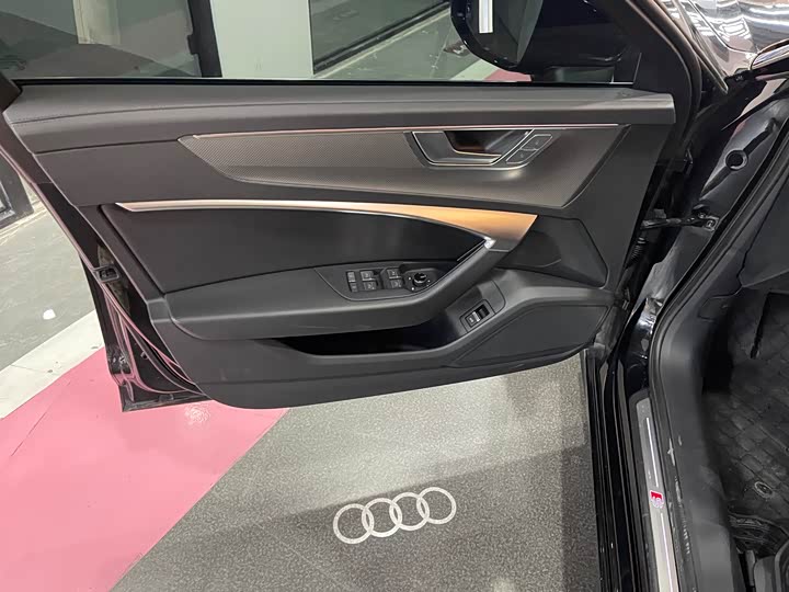 Фото 6 - Audi A6L