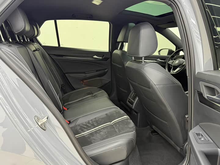 Фото 6 - Volkswagen Golf